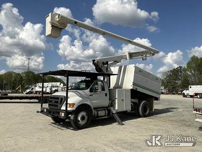 Altec LRV56, 61 ft, Over-Center Bucket Truck