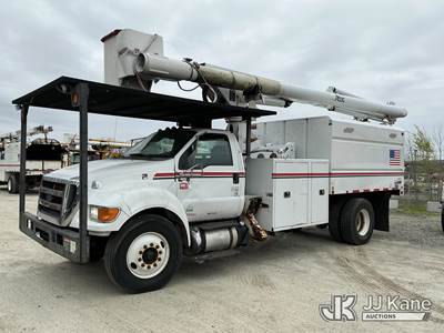 Altec LR760-E70, 75 ft, Over-Center Elevator Bucket Truck