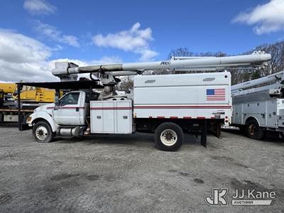 Altec LR760-E70, 75 ft, Over-Center Elevator Bucket Truck