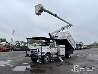 Altec LR756, 61 ft, Over-Center Bucket Truck