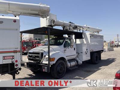 Altec LR756, 61 ft, Over-Center Elevator Bucket Truck