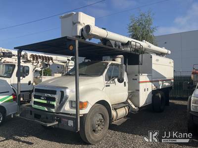 Altec LR756, 60 ft, Over-Center Bucket Truck