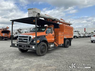 Altec LRV756, 60 ft, Over-Center Bucket Truck