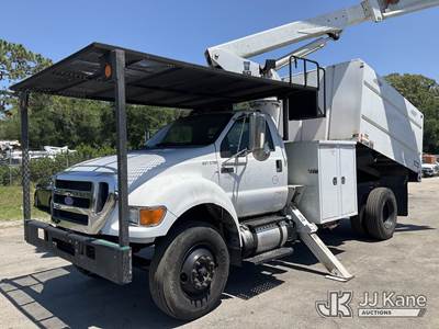 Altec LR756, 60 ft, Over-Center Bucket Truck