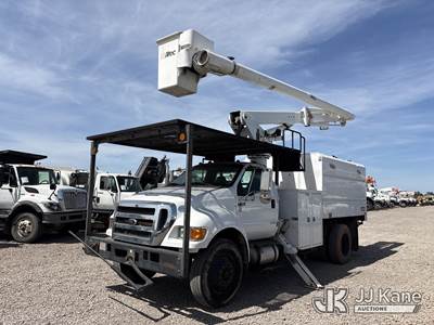 Altec LR756, 61 ft, Over-Center Bucket Truck