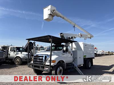 Altec LR756, 61 ft, Over-Center Bucket Truck