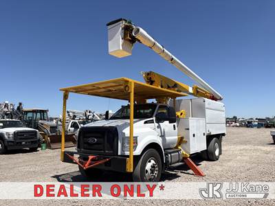 Altec LR760-E70, 75 ft, Over-Center Elevator Bucket Truck