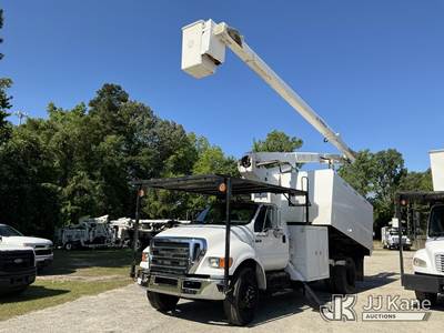 Terex/HiRanger XT55, 60 ft, Over-Center Bucket Truck