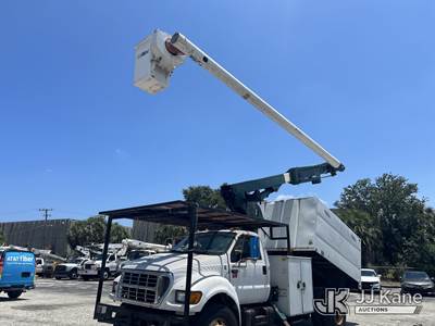 Altec LRV-58, 63 ft, Over-Center Bucket Truck