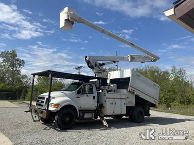 Altec LR760-E70, 75 ft, Over-Center Elevator Bucket Truck