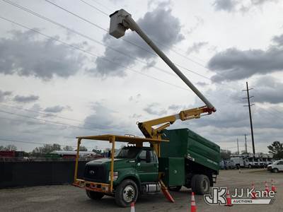 Altec LR758, 63 ft, Over-Center Bucket Truck