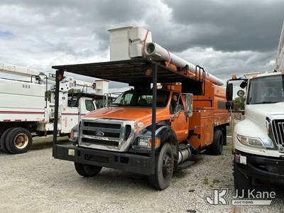 Altec LR760-E70, 75 ft, Over-Center Bucket Truck