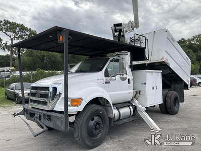 Altec LR756, 61 ft, Over-Center Bucket Truck