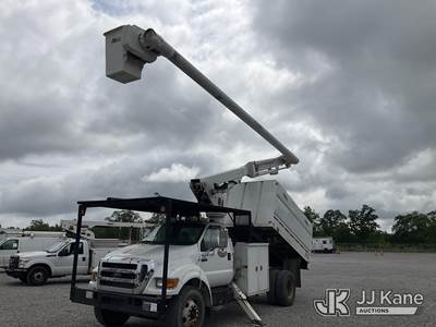Altec LRV56, 62 ft, Over-Center Bucket Truck