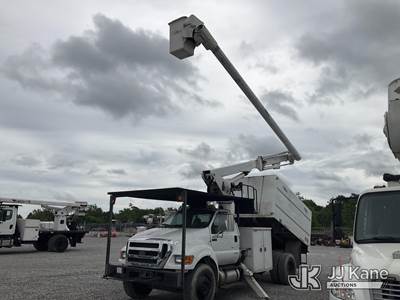 Altec LR756, 61 ft, Over-Center Bucket Truck