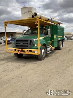 Altec LR756, 60 ft, Over-Center Bucket Truck