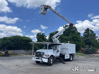 Lift-All LSS55-1S, 60 ft, Over-Center Bucket Truck