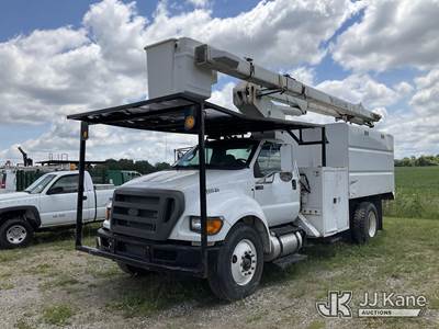 HiRanger XT55, 60 ft, Over-Center Bucket Truck