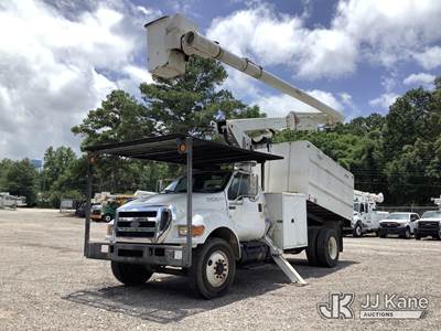 Altec LRV-56, 61 ft, Over-Center Bucket Truck