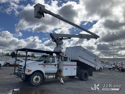 Altec LR760-E70, 75 ft, Over-Center Elevator Bucket Truck