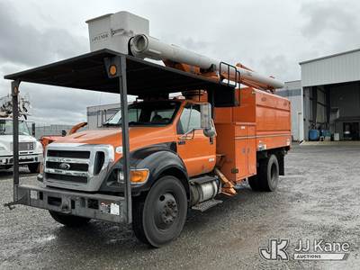 Altec LR756, 61 ft, Over-Center Bucket Truck