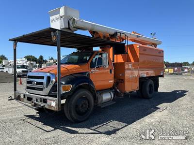 Altec LR756, 61 ft, Over-Center Bucket Truck