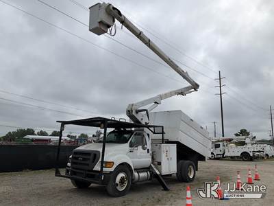 Terex XT55, 60 ft, Over-Center Bucket Truck