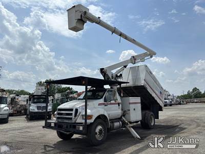 Altec LR756, 61 ft, Over-Center Bucket Truck