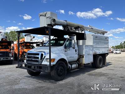 Altec LR756, 61 ft, Over-Center Bucket Truck