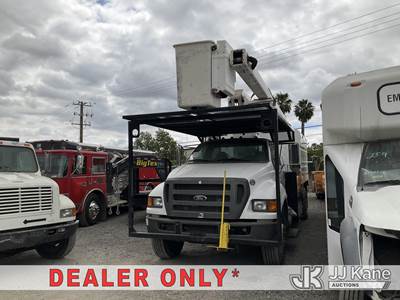 HiRanger XT60, 65 ft, Over-Center Bucket Truck