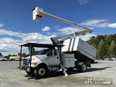 Altec LR756, 61 ft, Over-Center Bucket Truck
