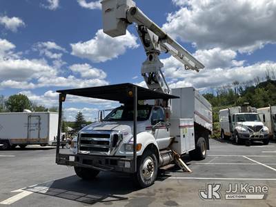 Altec LR760-E70, 75 ft, Over-Center Elevator Bucket Truck