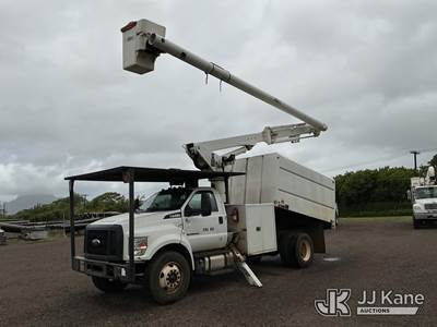 Altec LRV-56, 61 ft, Over-Center Bucket Truck
