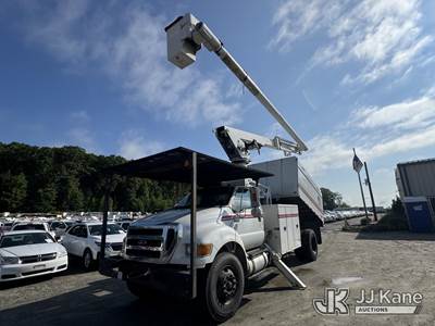 Altec LR760-E70, 75 ft, Over-Center Elevator Bucket Truck