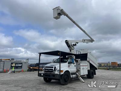 Altec LR760-E70, 75 ft, Over-Center Elevator Bucket Truck