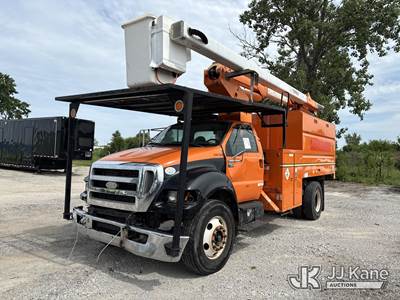 Terex XT55, 60 ft, Over-Center Bucket Truck