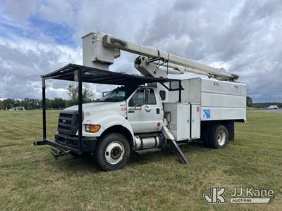 HiRanger XT55, 60 ft, Over-Center Bucket Truck