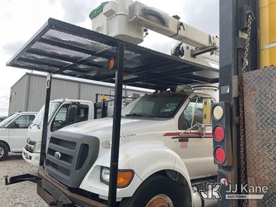 Terex XT56, 61 ft, Over-Center Bucket Truck