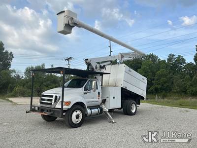 Altec LR756, 61 ft, Over-Center Bucket Truck