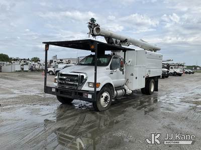 Altec LR7 60E70, 75 ft, Over-Center Bucket Truck