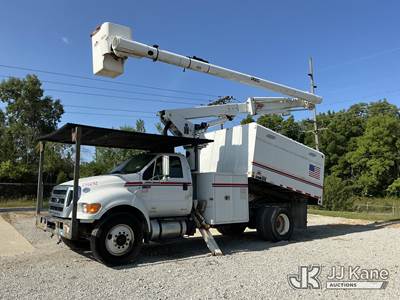 Altec LRV-56, 61 ft, Over-Center Bucket Truck