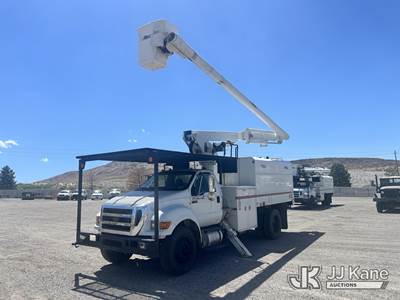 Altec LR756, 056 ft, Over-Center Bucket Truck