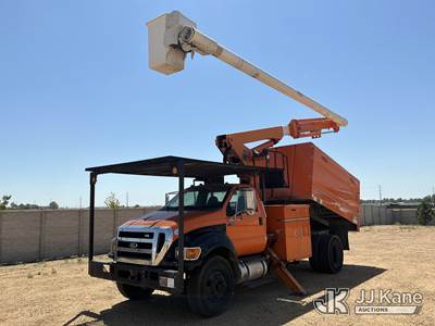 Altec LR756, 56 ft, Over-Center Bucket Truck