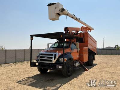 Altec LR756, 56 ft, Over-Center Bucket Truck