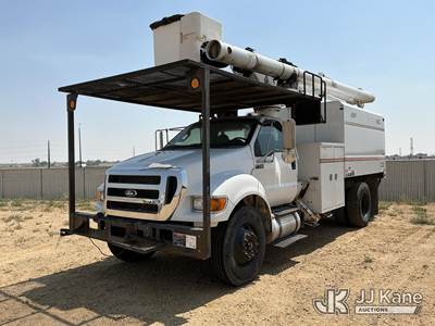Altec LR756, 56 ft, Over-Center Bucket Truck
