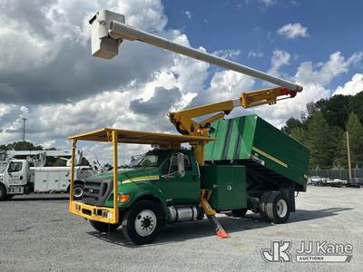 Altec LR758, 63 ft, Over-Center Bucket Truck