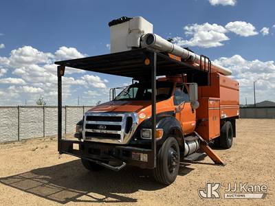 Altec LR756, 60 ft, Over-Center Bucket Truck