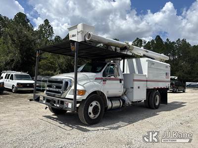 Altec LRV-56, 61 ft, Over-Center Bucket Truck