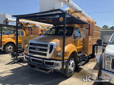 HiRanger XT-55, 60 ft, Over-Center Bucket Truck
