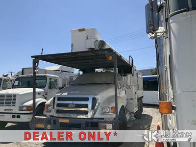 Altec LR756, 61 ft, Over-Center Bucket Truck